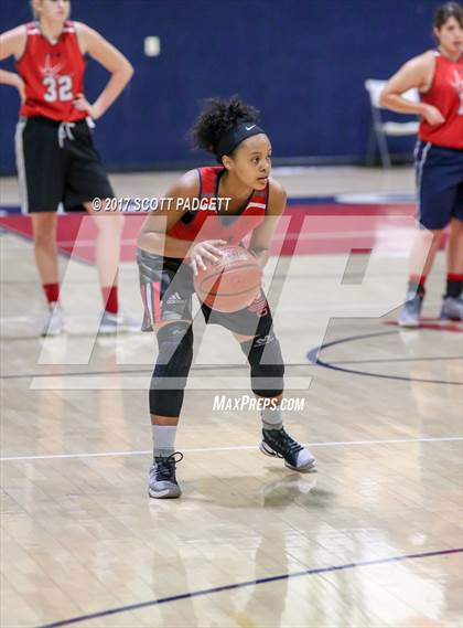 Thumbnail 1 in Great Oak vs Rancho Verde (Scrimmage) photogallery.