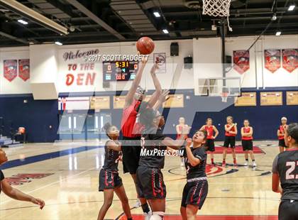 Thumbnail 2 in Great Oak vs Rancho Verde (Scrimmage) photogallery.