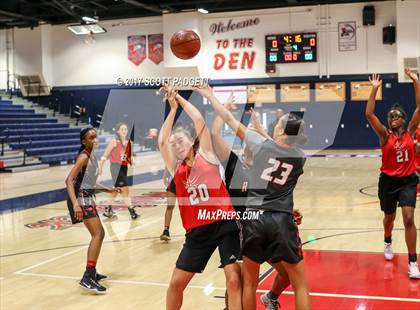 Thumbnail 3 in Great Oak vs Rancho Verde (Scrimmage) photogallery.