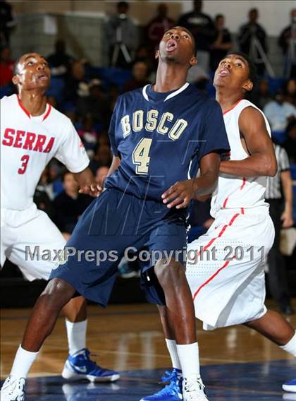 Thumbnail 2 in St. John Bosco vs. Serra (Windward Classic) photogallery.