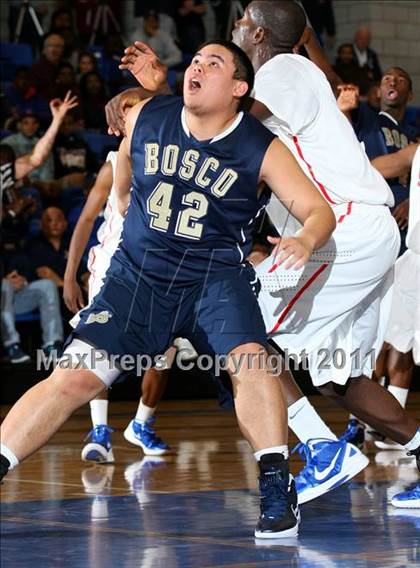 Thumbnail 3 in St. John Bosco vs. Serra (Windward Classic) photogallery.