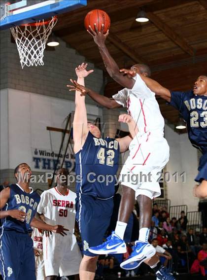 Thumbnail 2 in St. John Bosco vs. Serra (Windward Classic) photogallery.
