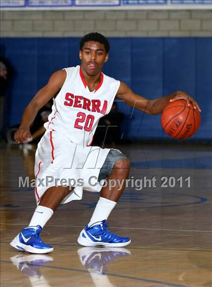 Thumbnail 1 in St. John Bosco vs. Serra (Windward Classic) photogallery.