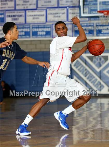Thumbnail 1 in St. John Bosco vs. Serra (Windward Classic) photogallery.