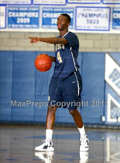 Thumbnail 2 in St. John Bosco vs. Serra (Windward Classic) photogallery.