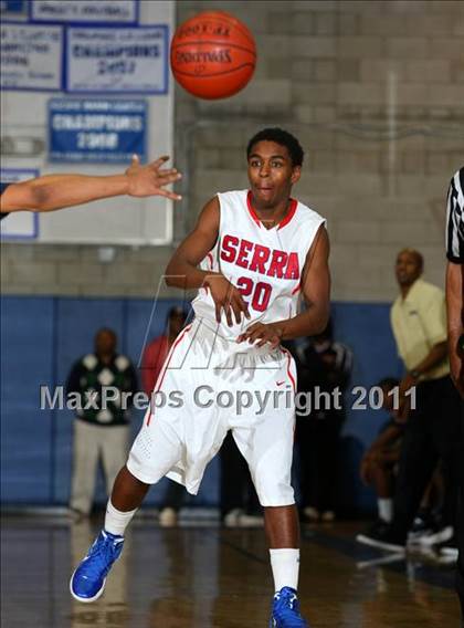Thumbnail 3 in St. John Bosco vs. Serra (Windward Classic) photogallery.