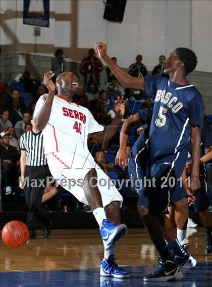 Thumbnail 3 in St. John Bosco vs. Serra (Windward Classic) photogallery.