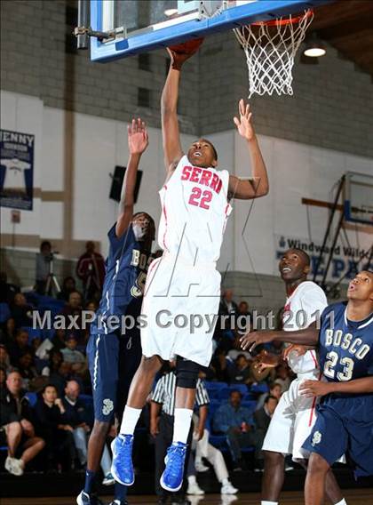 Thumbnail 3 in St. John Bosco vs. Serra (Windward Classic) photogallery.