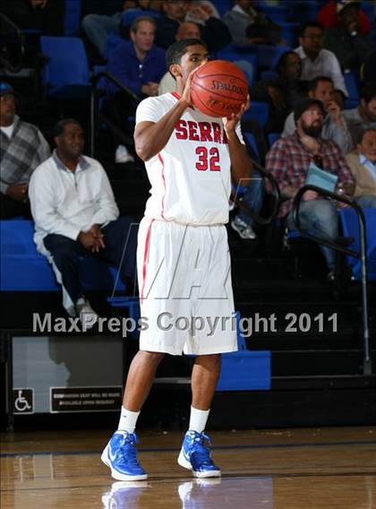 Thumbnail 3 in St. John Bosco vs. Serra (Windward Classic) photogallery.