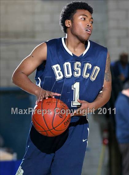 Thumbnail 3 in St. John Bosco vs. Serra (Windward Classic) photogallery.
