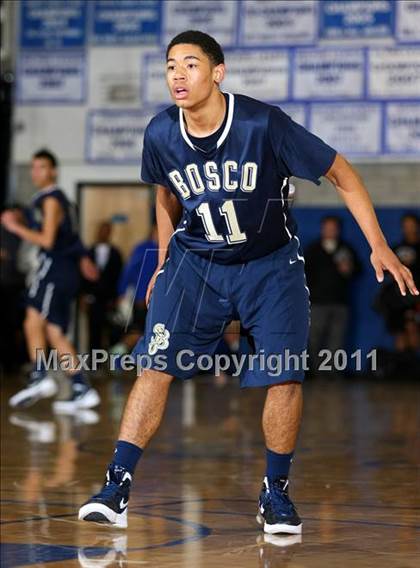Thumbnail 2 in St. John Bosco vs. Serra (Windward Classic) photogallery.