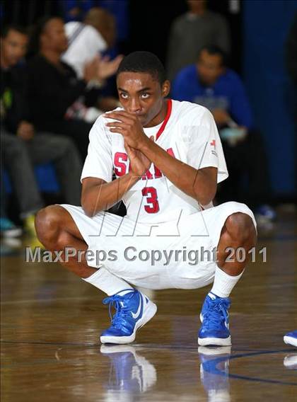 Thumbnail 2 in St. John Bosco vs. Serra (Windward Classic) photogallery.