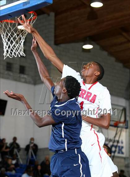 Thumbnail 1 in St. John Bosco vs. Serra (Windward Classic) photogallery.