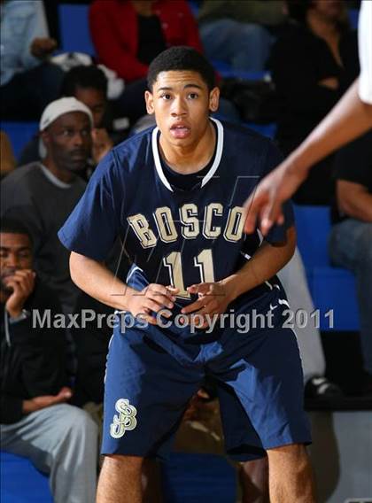 Thumbnail 3 in St. John Bosco vs. Serra (Windward Classic) photogallery.