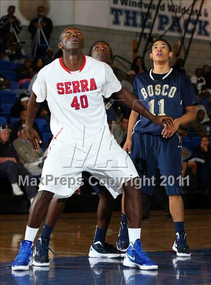 Thumbnail 3 in St. John Bosco vs. Serra (Windward Classic) photogallery.