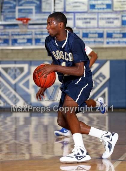 Thumbnail 1 in St. John Bosco vs. Serra (Windward Classic) photogallery.