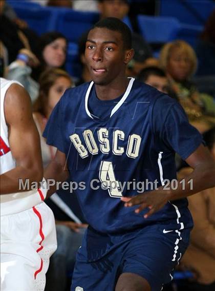 Thumbnail 3 in St. John Bosco vs. Serra (Windward Classic) photogallery.