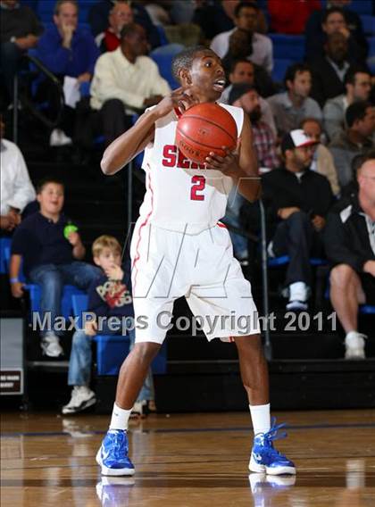 Thumbnail 2 in St. John Bosco vs. Serra (Windward Classic) photogallery.