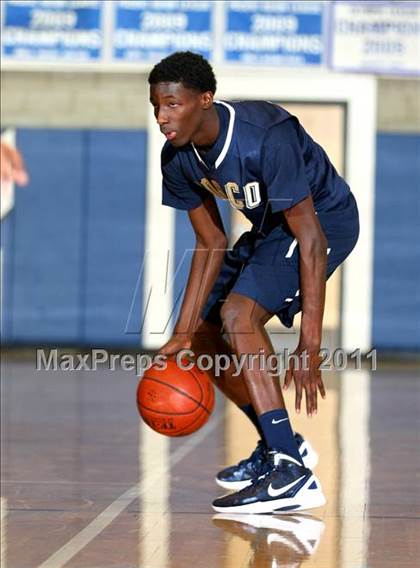 Thumbnail 1 in St. John Bosco vs. Serra (Windward Classic) photogallery.