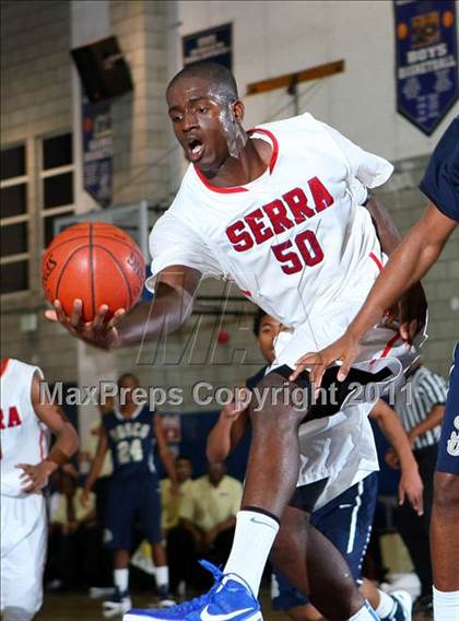 Thumbnail 2 in St. John Bosco vs. Serra (Windward Classic) photogallery.