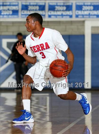 Thumbnail 3 in St. John Bosco vs. Serra (Windward Classic) photogallery.