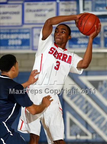 Thumbnail 3 in St. John Bosco vs. Serra (Windward Classic) photogallery.