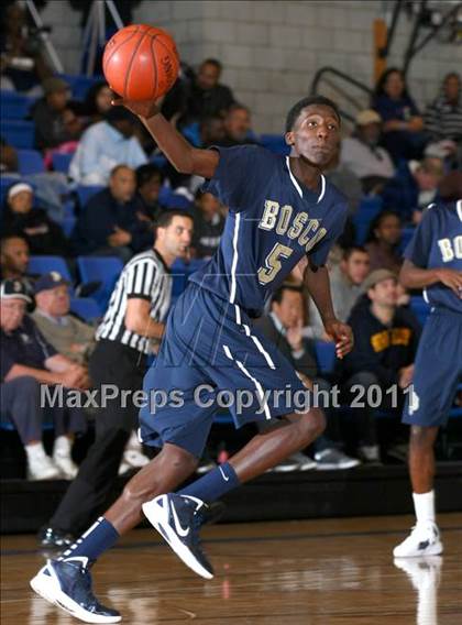 Thumbnail 2 in St. John Bosco vs. Serra (Windward Classic) photogallery.