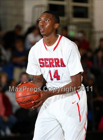 Thumbnail 3 in St. John Bosco vs. Serra (Windward Classic) photogallery.