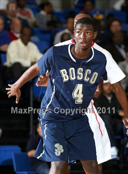 Thumbnail 2 in St. John Bosco vs. Serra (Windward Classic) photogallery.