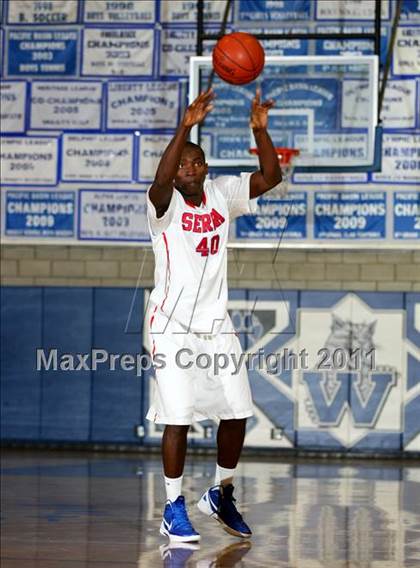 Thumbnail 3 in St. John Bosco vs. Serra (Windward Classic) photogallery.
