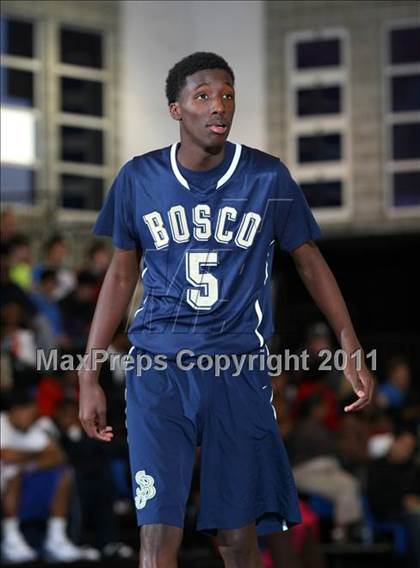Thumbnail 3 in St. John Bosco vs. Serra (Windward Classic) photogallery.