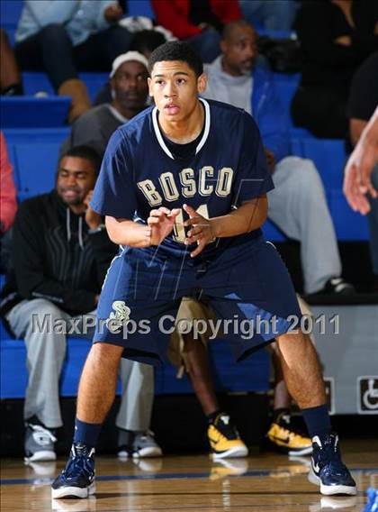 Thumbnail 1 in St. John Bosco vs. Serra (Windward Classic) photogallery.