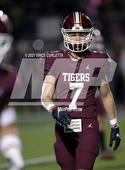 Thumbnail 1 in Georgetown @ Dripping Springs (UIL 5A Bi-District Playoff) photogallery.