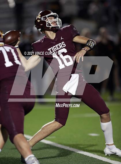 Thumbnail 1 in Georgetown @ Dripping Springs (UIL 5A Bi-District Playoff) photogallery.