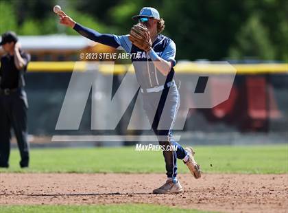 Thumbnail 2 in Regis Jesuit vs. Valor Christian (CHSAA 5A State - 2nd Round) photogallery.