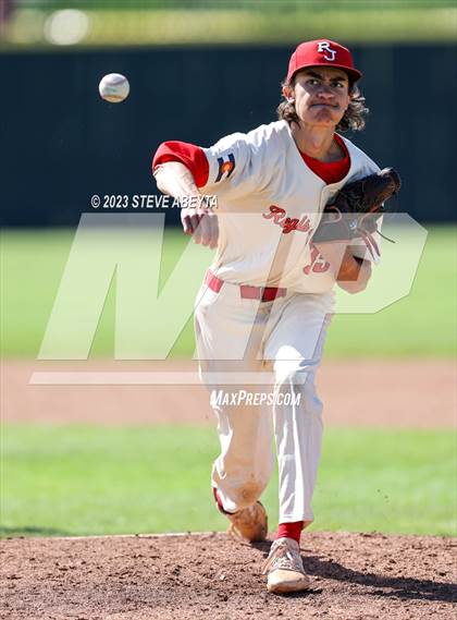 Thumbnail 1 in Regis Jesuit vs. Valor Christian (CHSAA 5A State - 2nd Round) photogallery.