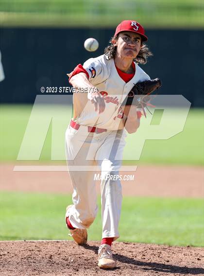 Thumbnail 3 in Regis Jesuit vs. Valor Christian (CHSAA 5A State - 2nd Round) photogallery.