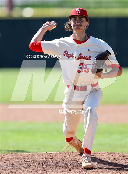 Thumbnail 3 in Regis Jesuit vs. Valor Christian (CHSAA 5A State - 2nd Round) photogallery.