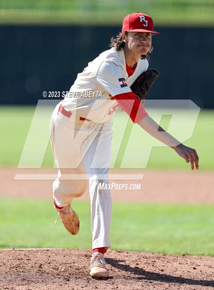 Thumbnail 2 in Regis Jesuit vs. Valor Christian (CHSAA 5A State - 2nd Round) photogallery.