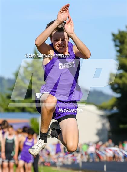 Thumbnail 1 in JV: Jesuit @ Sunset (Long Jump) photogallery.