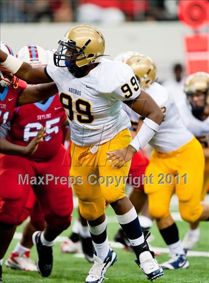 Thumbnail 1 in St. Thomas Aquinas vs. Skyline (Kirk Herbstreit National Kickoff Classic) photogallery.