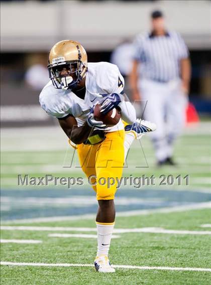 Thumbnail 1 in St. Thomas Aquinas vs. Skyline (Kirk Herbstreit National Kickoff Classic) photogallery.