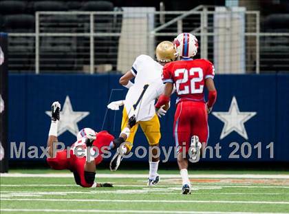 Thumbnail 2 in St. Thomas Aquinas vs. Skyline (Kirk Herbstreit National Kickoff Classic) photogallery.