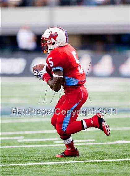 Thumbnail 2 in St. Thomas Aquinas vs. Skyline (Kirk Herbstreit National Kickoff Classic) photogallery.