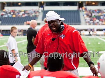 Thumbnail 2 in St. Thomas Aquinas vs. Skyline (Kirk Herbstreit National Kickoff Classic) photogallery.