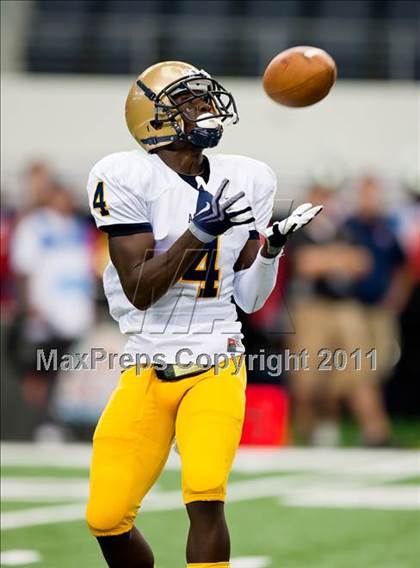 Thumbnail 3 in St. Thomas Aquinas vs. Skyline (Kirk Herbstreit National Kickoff Classic) photogallery.
