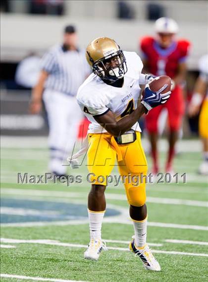 Thumbnail 1 in St. Thomas Aquinas vs. Skyline (Kirk Herbstreit National Kickoff Classic) photogallery.