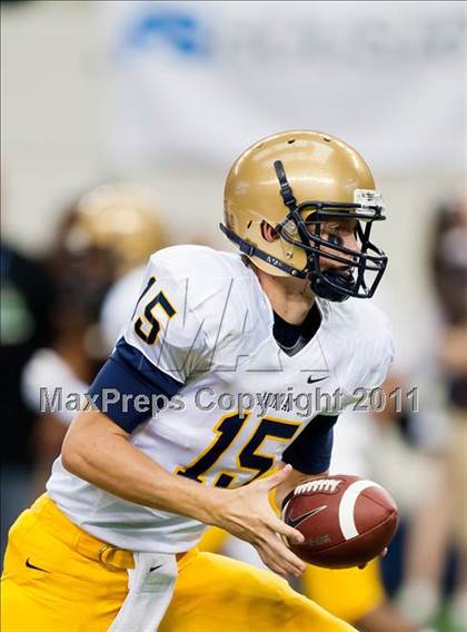 Thumbnail 2 in St. Thomas Aquinas vs. Skyline (Kirk Herbstreit National Kickoff Classic) photogallery.