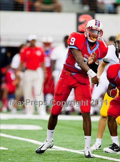Thumbnail 1 in St. Thomas Aquinas vs. Skyline (Kirk Herbstreit National Kickoff Classic) photogallery.