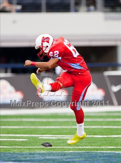 Thumbnail 1 in St. Thomas Aquinas vs. Skyline (Kirk Herbstreit National Kickoff Classic) photogallery.
